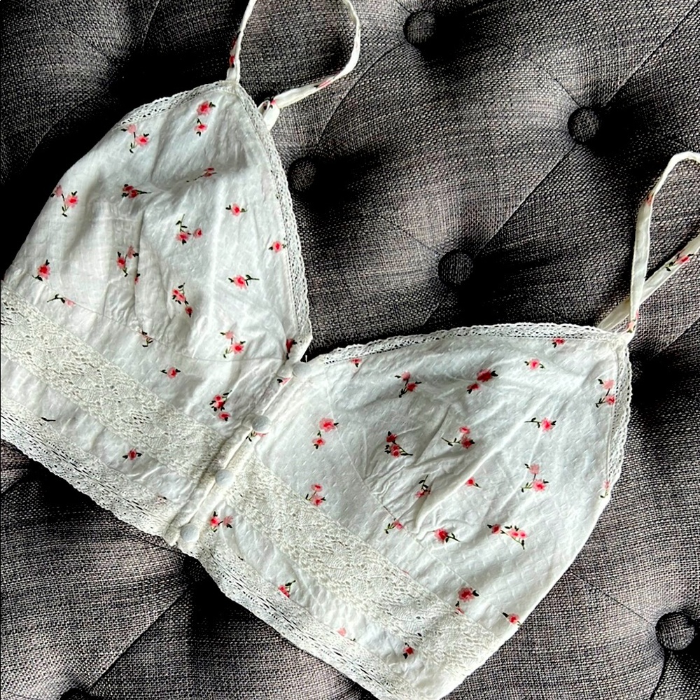 Floral Lace Trim crop Top Aeropostale (NWOT)
